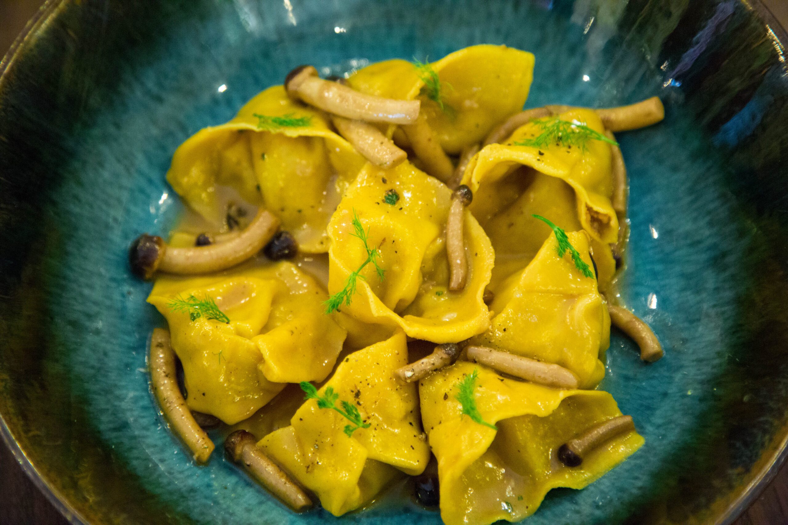 Pasta ripiena fatta in casa con funghi